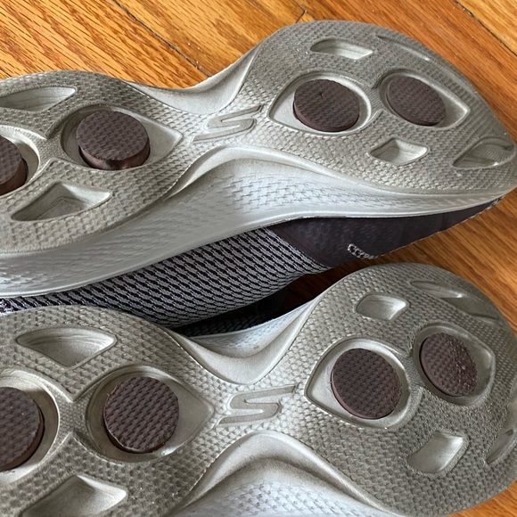 Sketchers go walk size 8 women’s shoes - Picture 3 of 5